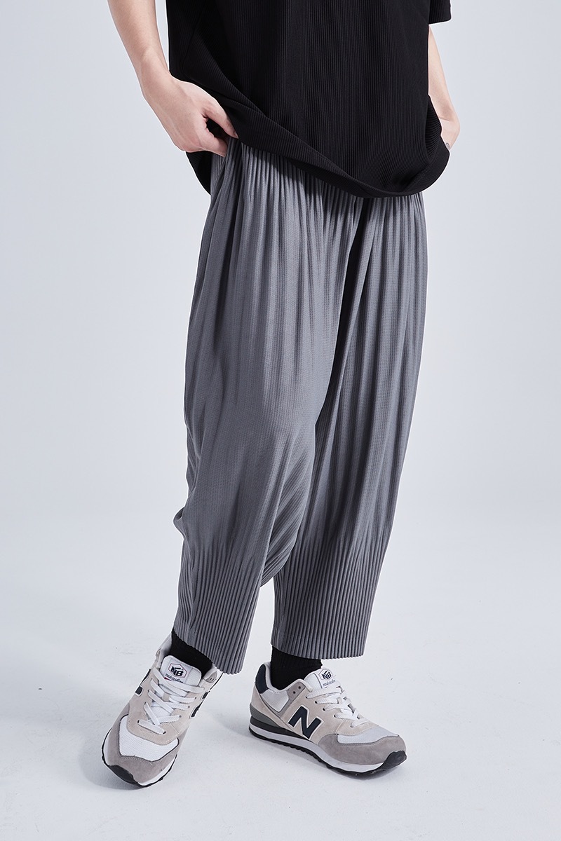 Men's linen pants men Miyake Homme Plisse Issey Pleated Fabric Fashion Casual And Women's Knickerbockers Pencil Z260315