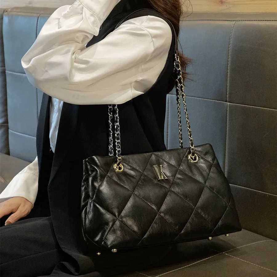 Elegant Leather Backpack Bag With Classic Designer Style And Large Capacity For Men And Women CommuterW251115