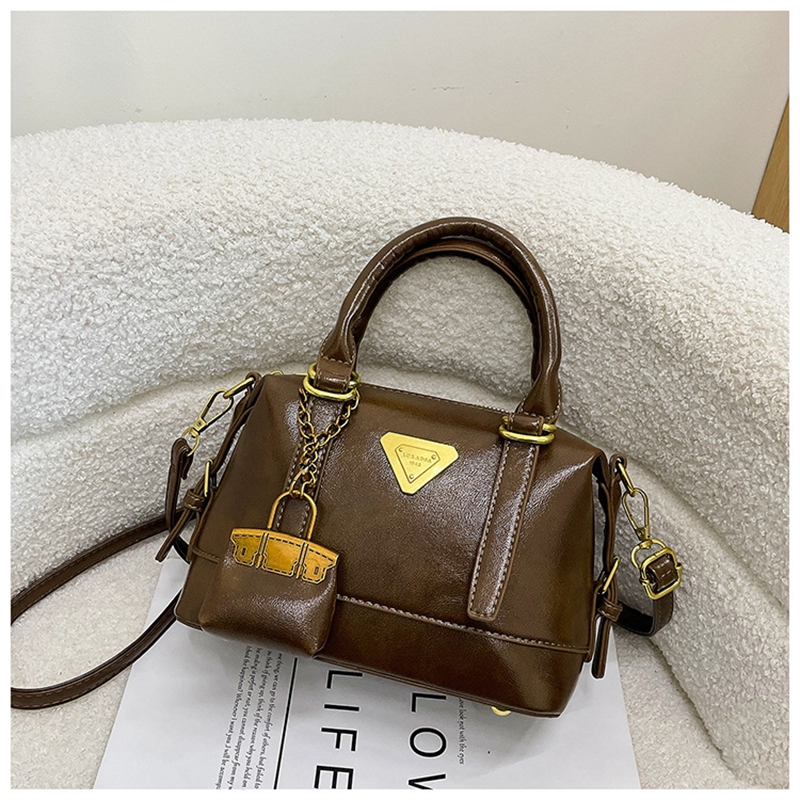 Designer free shipping designers bags for womens 2025 New Handheld Commuter Single Shoulder Crossbody Bag High End Simple and Fashionable