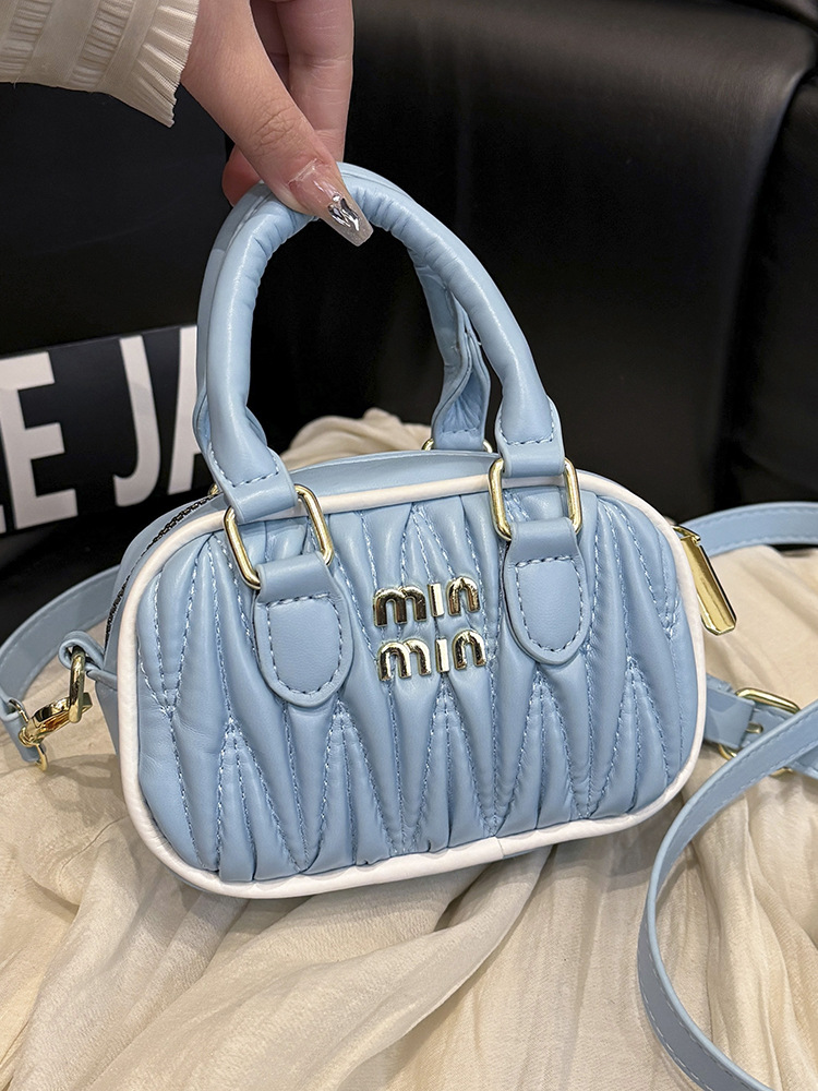 designer bag new Advanced texture wrinkled hand-held pillow bag leisure and versatile suitable for commuting stylish crossbody women's bag