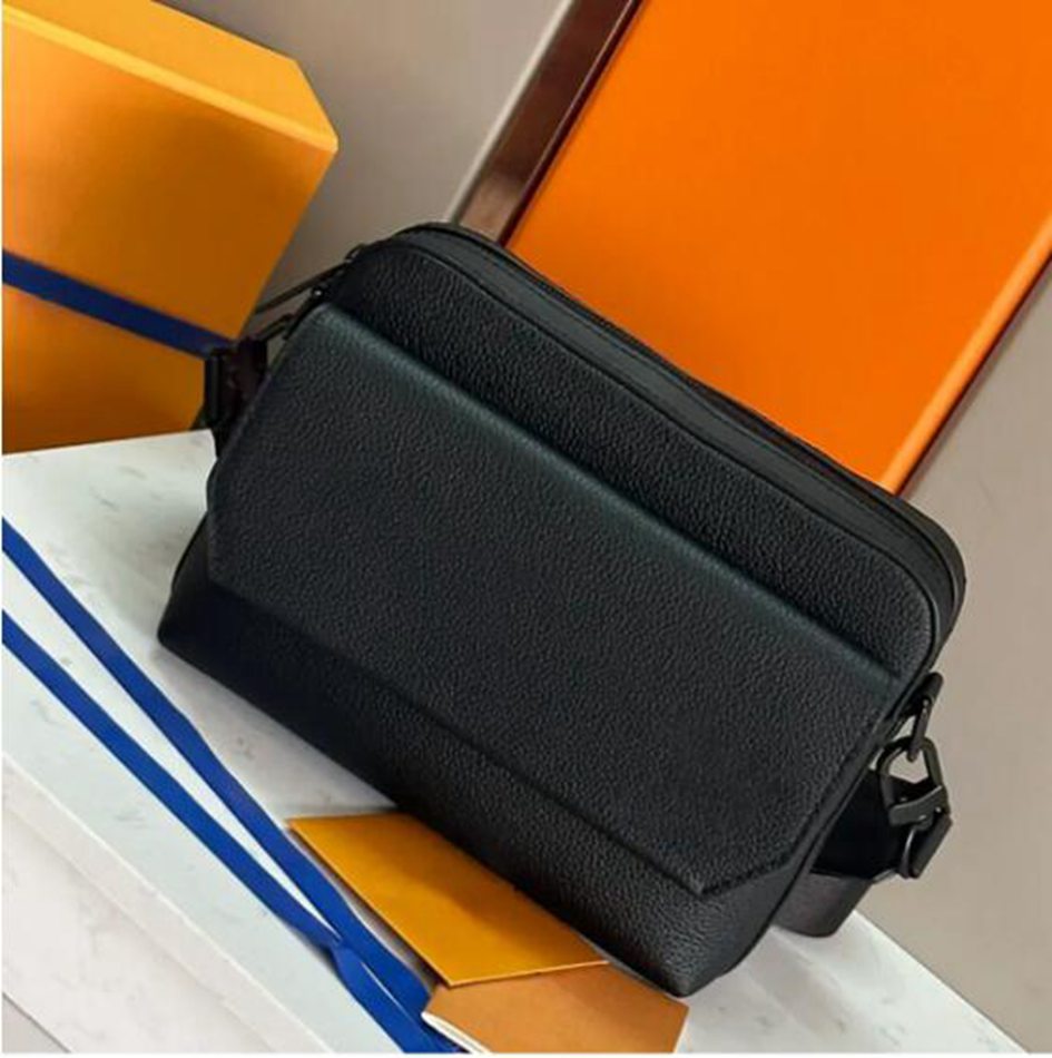 Mens Totes TOP Handbags Women Men Leather TRIO Messenger Bags Shoulder Make up Bag Designer Handbag Tote Man's bag