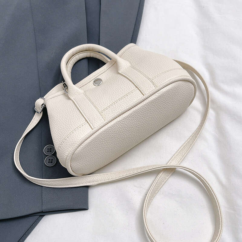 This years popular womens 2025 new model light niche high-end commuting handbag single shoulder crossbody bag