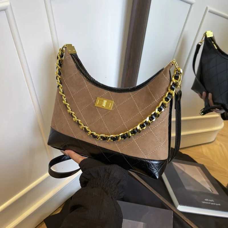 Elegant Womens Messenger Bag Made Of Fine Leather Boasting High-End Quality And Trendy Vintage Daily LookW251117