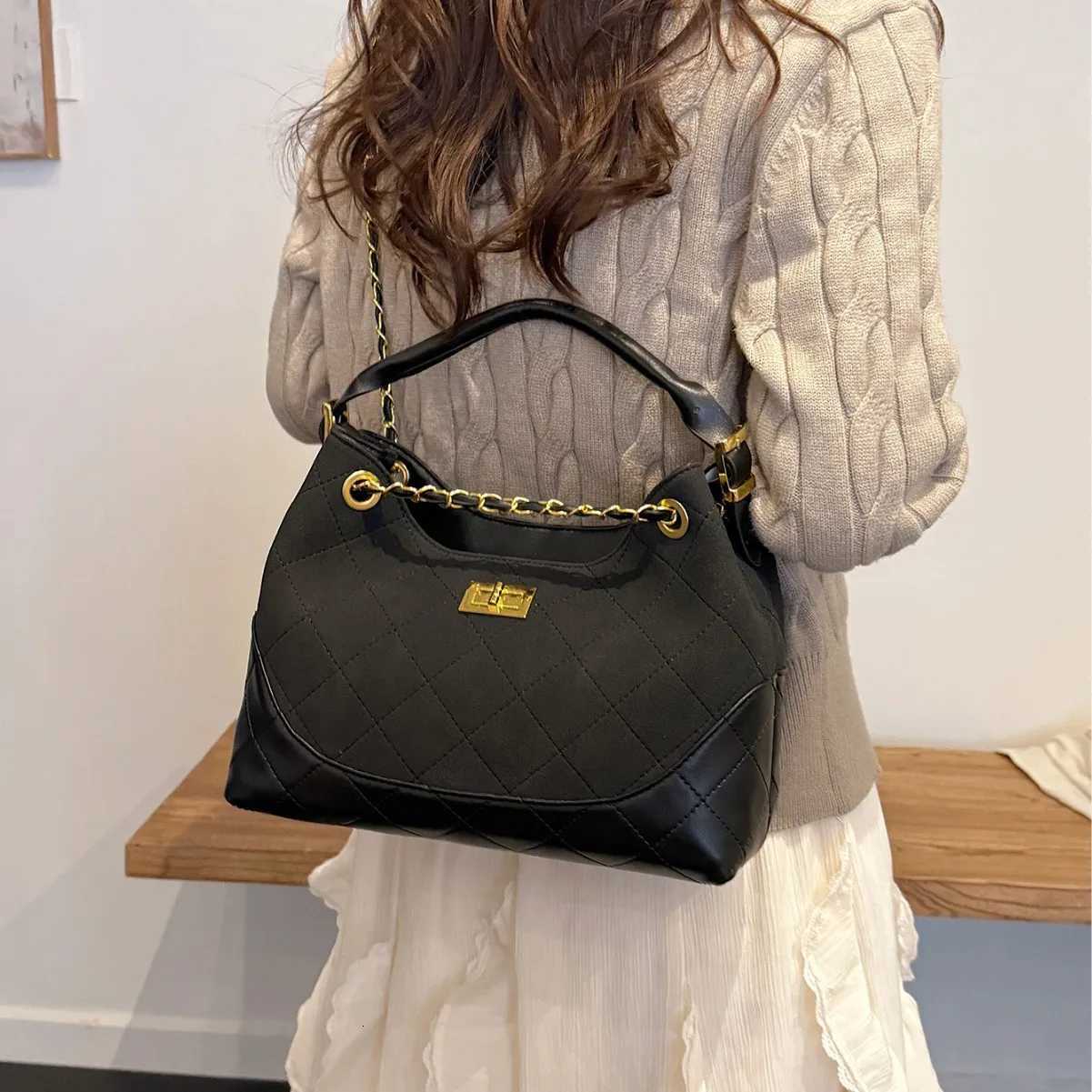 Vintage Matte Underarm Bag Chain Strap Shoulder Purse for Women Textured Crossbody Tote Chic Day-to-Night Bag Luxe Sling BagW251117