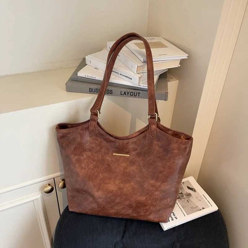 Chic-elegant 2025 New Ladies Luxury Brand Leather Shoulder Bag Famous Designer Simple Popular Classic PremiumW251117