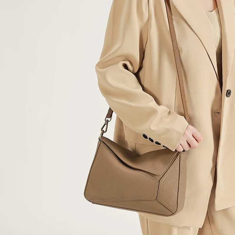 Pure 100 Cowhide Leather Womens Geometric Solid Color Shoulder Bag For Ladies Large Capacity Pillow Crossbody Handbag LuxuryW251117