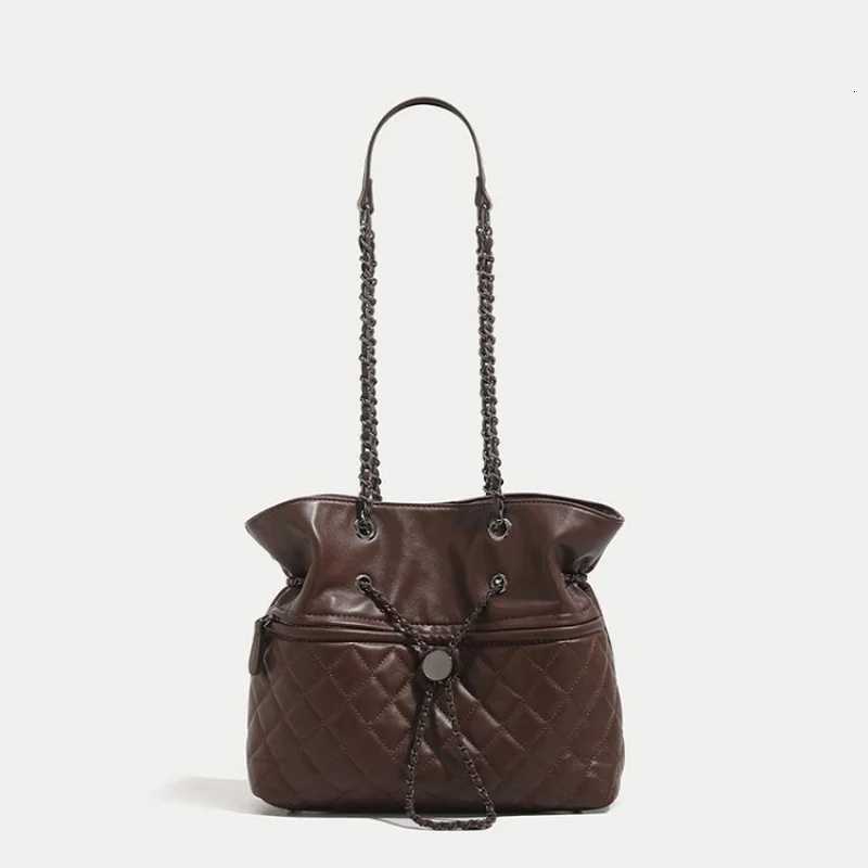 Fashionable Womens Handbag Made Of Premium Leather Boasting Trendy Design And Casual Vintage Paris StyleW251117