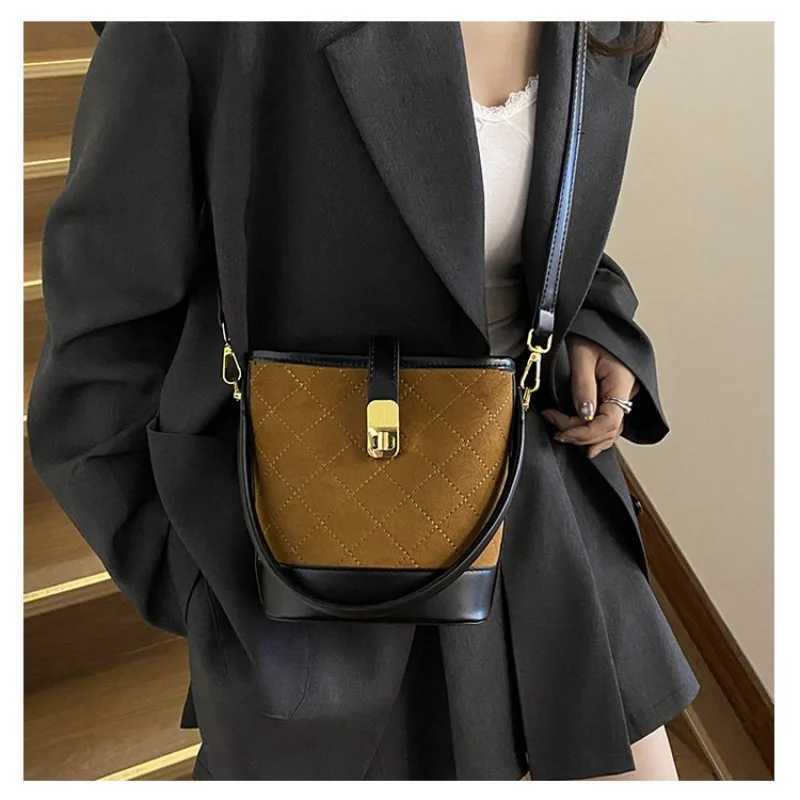 Elegant Shoulder Bag Womens Leather Handbag Crossbody Adaptable Messenger Function Luxury Brand TimelessW251117