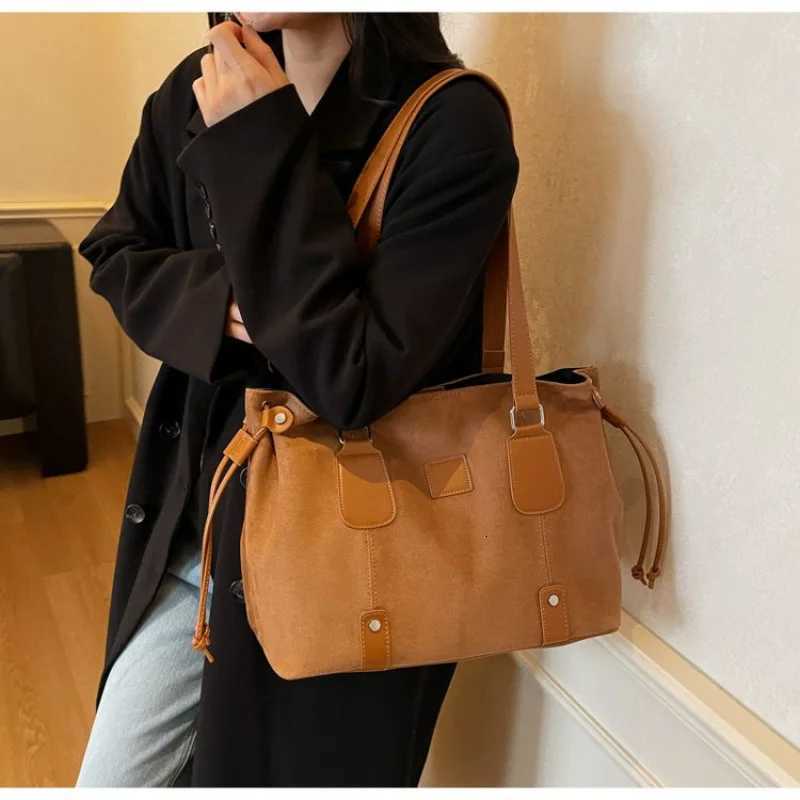 Elegant Classic Designer Paris Fashion Clutch Mini Bag For Fashionable Women Casual Simple Luxury VintageW251117