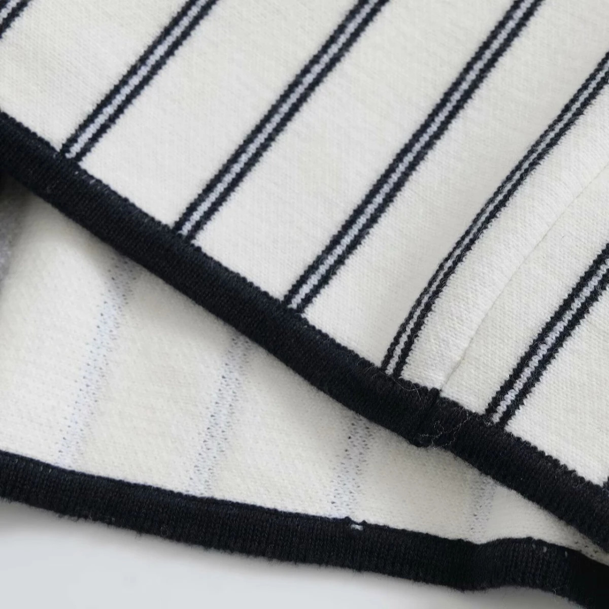 ZBZA Womens Striped Knitted Vest Round Neck Sleeveless Front Tie Loose Hem Top Spring and Summer Casual Versatile Chic Vest 250417