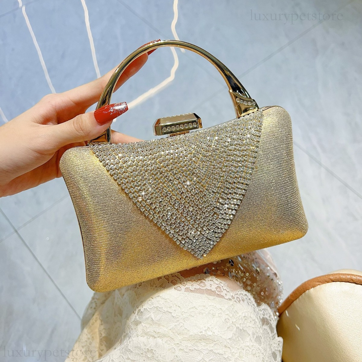 2025 New Top Designer Noble Dia Stone V-shaped Women's Wallet Dress Cross Shoulder Handheld Socialite Banquet Bag