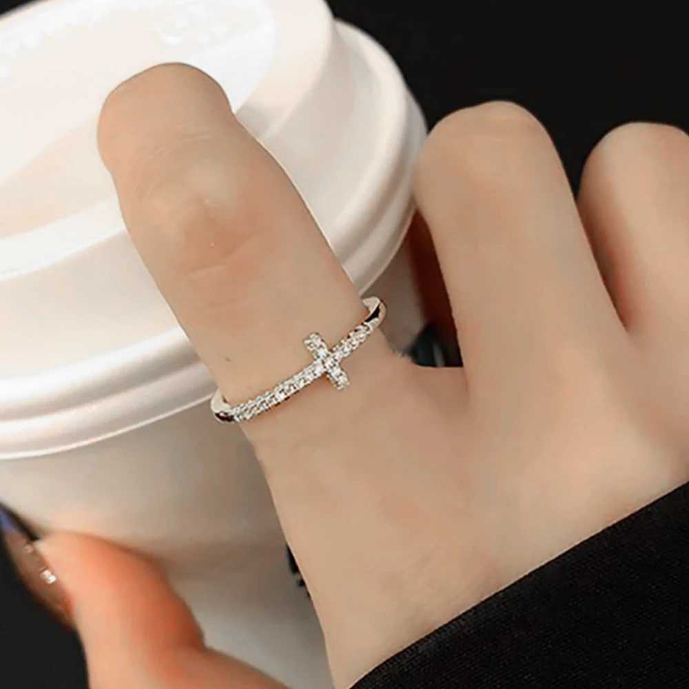 Female Personalized Cross Thin Ring Korean Fashion Micro Pave Crystal CZ Thumb Ring Jewelry Wedding Accessories Gift R715 W250417