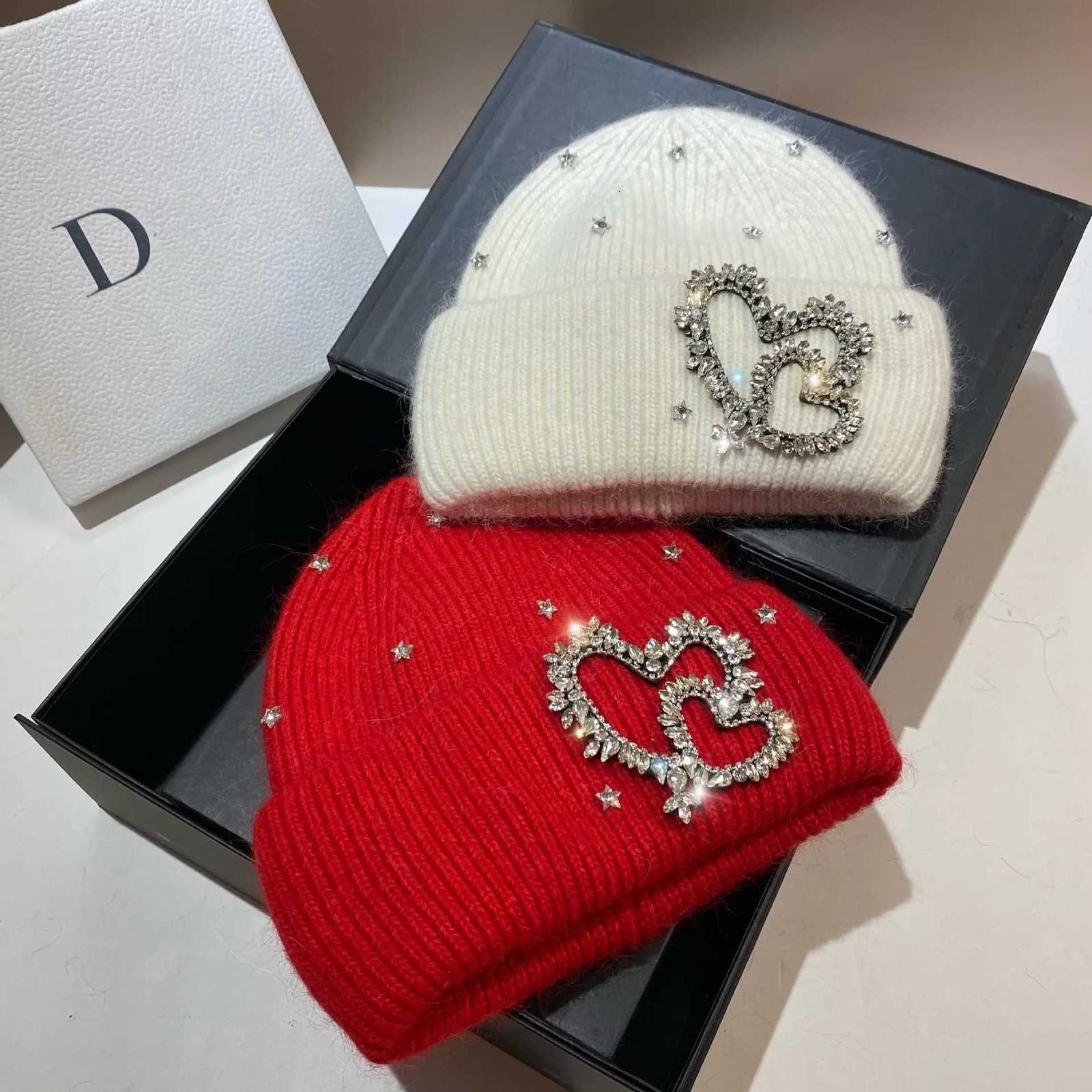 Real Rabbit Fur Womens Knitted Hat Luxury Rhinestones Heart Pattern Winter Beanie Designer Hats Lady Warm Walking Bonnet Beanie H251117