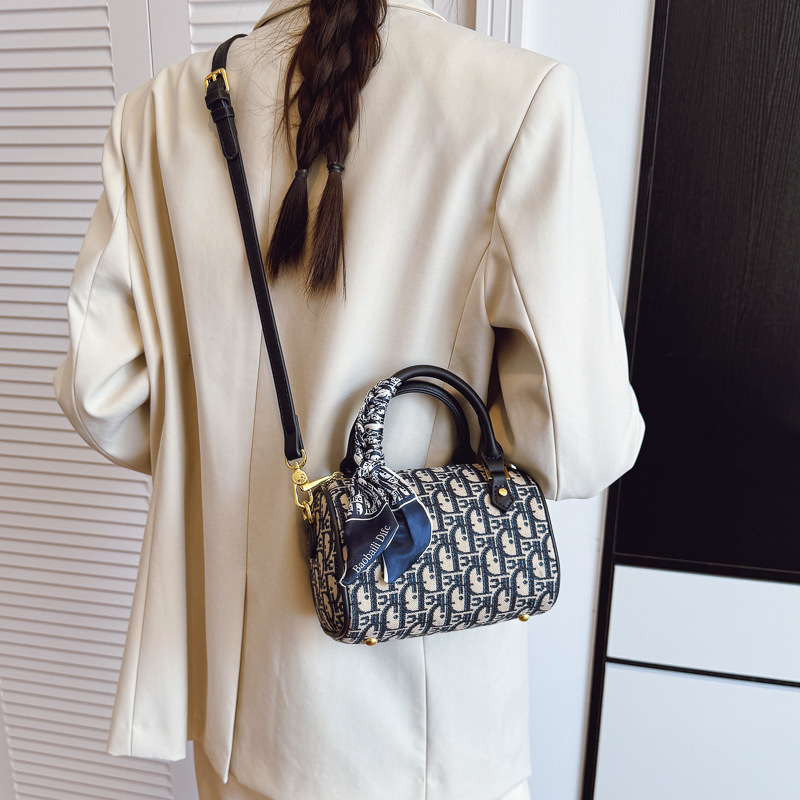 Luxury handbag embroidered with vintage flowers, Boston pillow bag, versatile bag for women, 2026 new light luxury handbag, single shoulder crossbody 