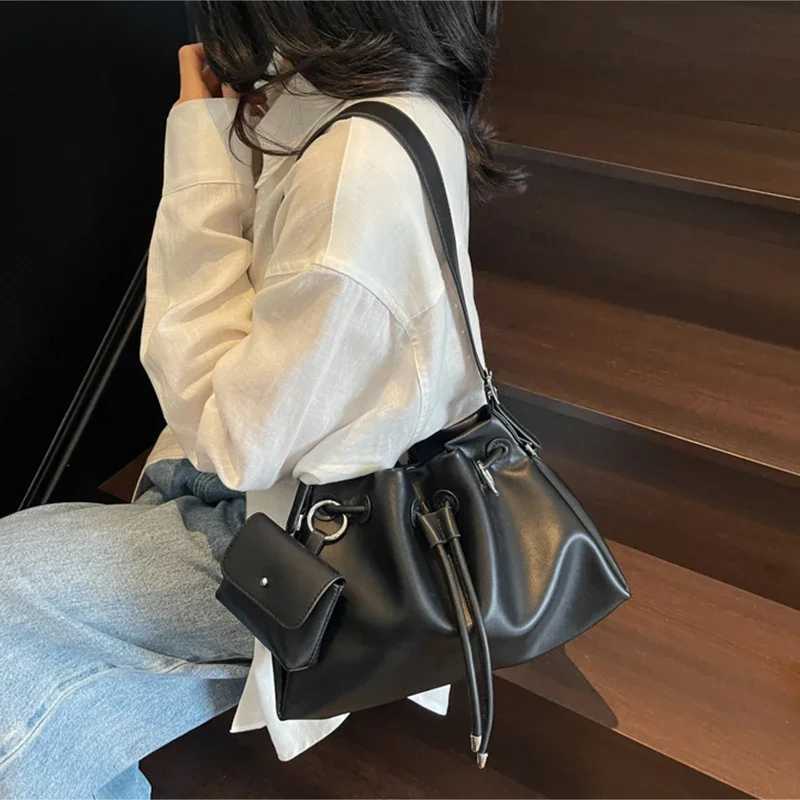 Niche Design Drawstring Bucket Bags Women Summer PU Leather Commuter Shoulder Bag Female Fashion HandbagsW251118