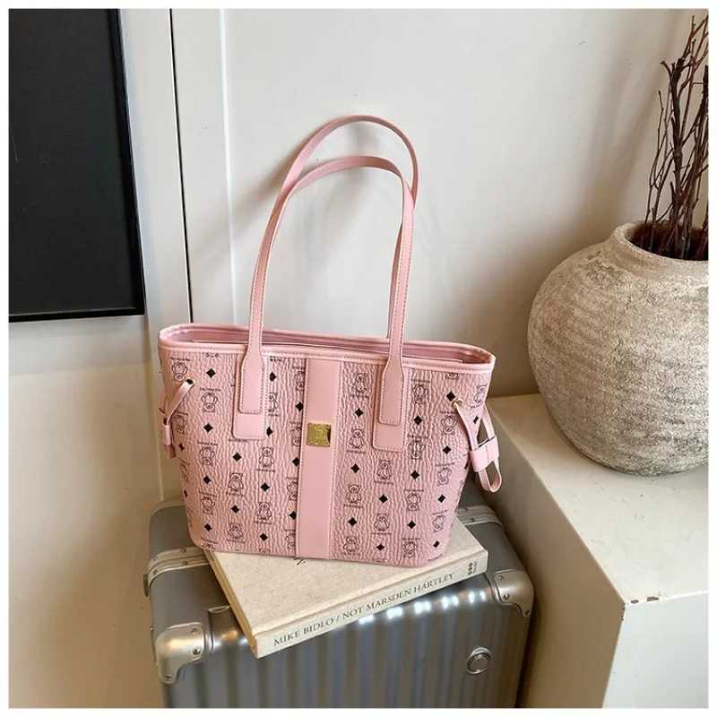 Trendy Fashion Large Capacity Crossbody Handbag For Women With Leather Material And Simple Vintage LookW251118