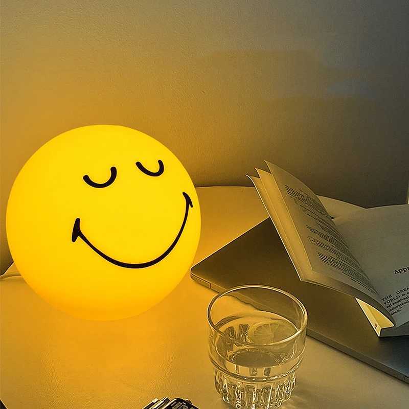 Squint/Wink Sphere Lamp AtmosphereLight Dimmable USB Rechargeable or USB Plug-in Smiling Night Light for Home Decoration M251118