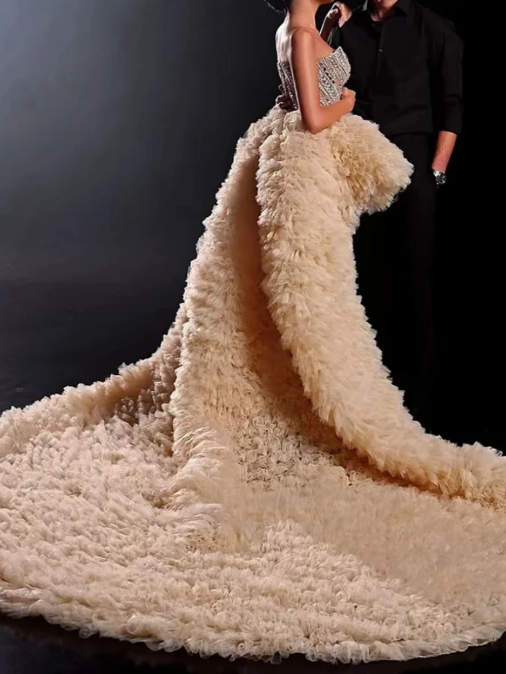 Luxurious Puffy High-Low Evening Dress Beaded Crystal Strapless Sleeveless Prom Gown Ruffles Ruched Formal Dresses Customized