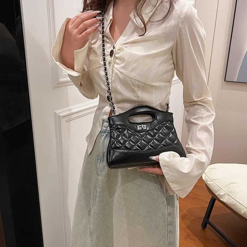 Fashionable Chain Link Ladies Shoulder Bag Hot Sale Of The Season New Style Handbag Crossbody Bag Popular Small Size Polyester LW251118