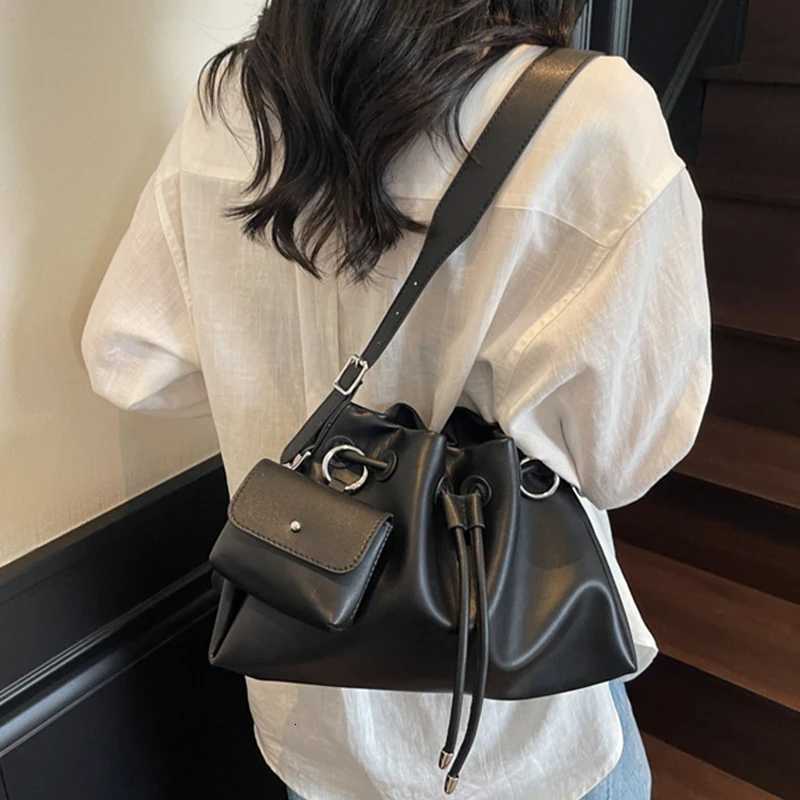 Chic Design Drawstring Bucket Bag Women Elegant Party Handbags French Retro Large Capacity Single Shoulder Crossbody Bags W251118