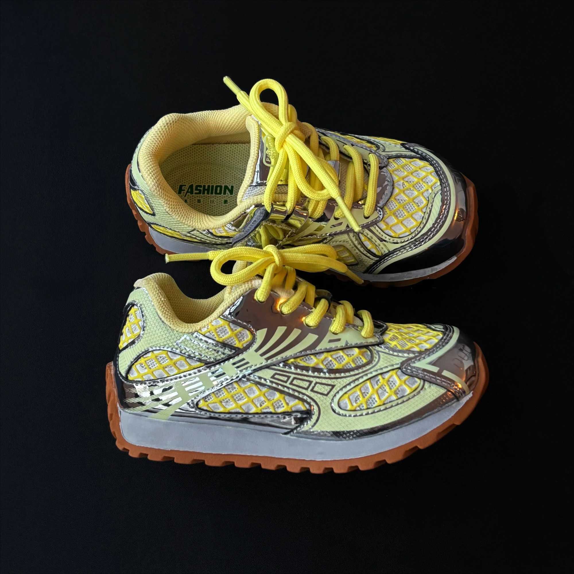 2025 Toddler Kids Orbit Metallic Running Sneaker Children Casual Fashion Trainers Boys Girls Sports Walking Glowing Tennis Shoes W251118