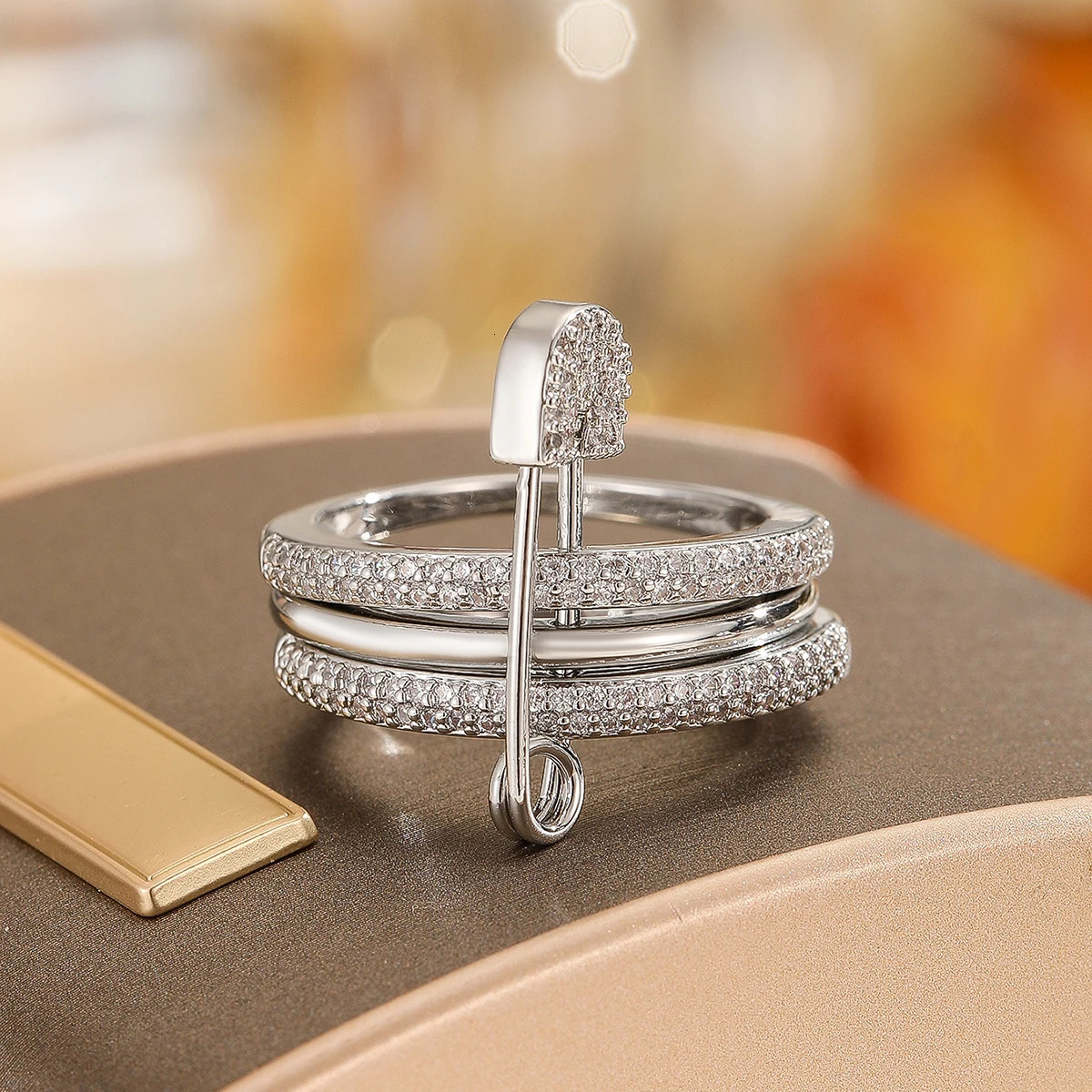 A Three-Ring Ring Fixed With A Paper Clip Made Of Copper And Inlaid With Zircon With A Unique Street Style 250415