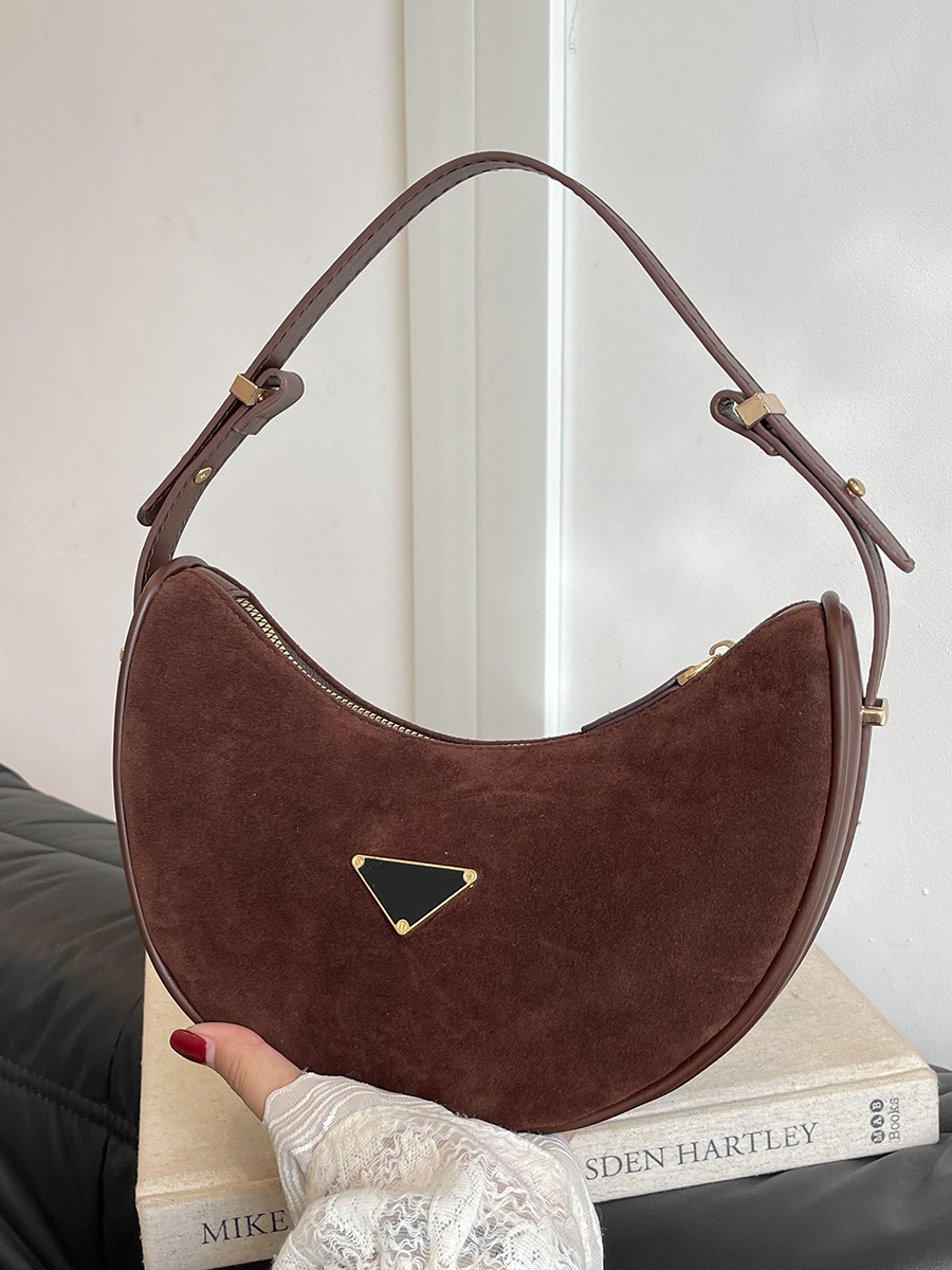 New design Retro matte crescent-shaped underarm bag for Women 2025 New style fashionable, trendy, casual and versatile shoulder bag Free shipping