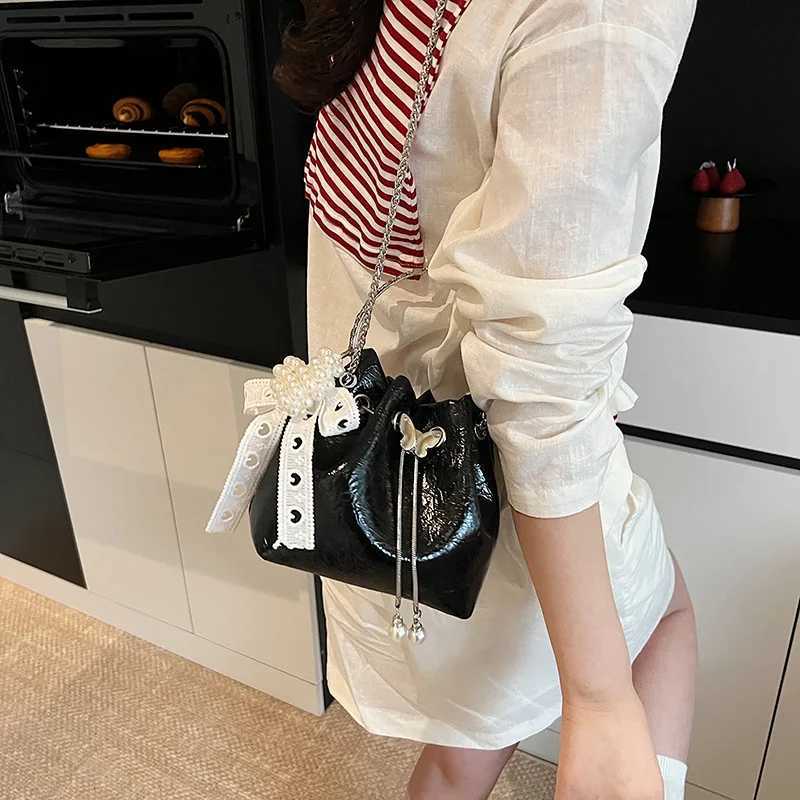Fashion Bucket Bag For Women Summer PU Leather Commuting Casual Handbags Trendy Versatile Drawstring Chain Crossbody PackW251118