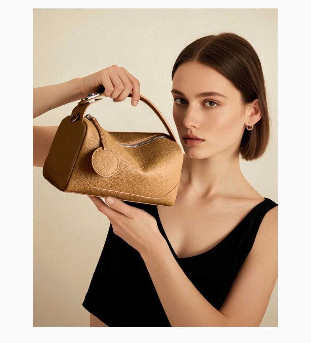 2025 New Womens Genuine Leather Shoulder Bag Vegetable Tanned Cowhide Handbag Boston Style Hand-held Underarm Bag for LadiesW251118