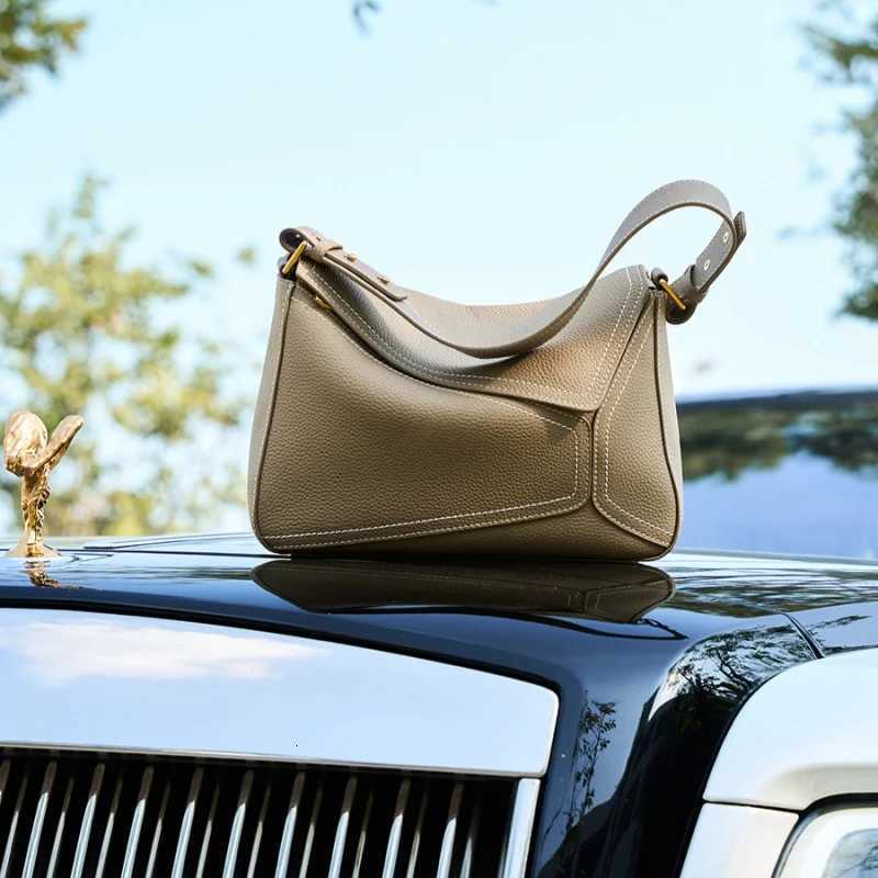 Single-Shoulder Underarm Geometric Bag Womens Full-Grain Cowhide Crossbody Commuter Bag Soft Irregular Shape Large CapacityW251118
