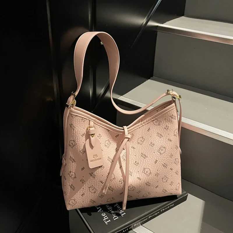 Fashion-Forward Womens Crossbody Bag Luxury Designer Leather Shoulder Handbag Stylish Tote Ladies Evening BagW251118