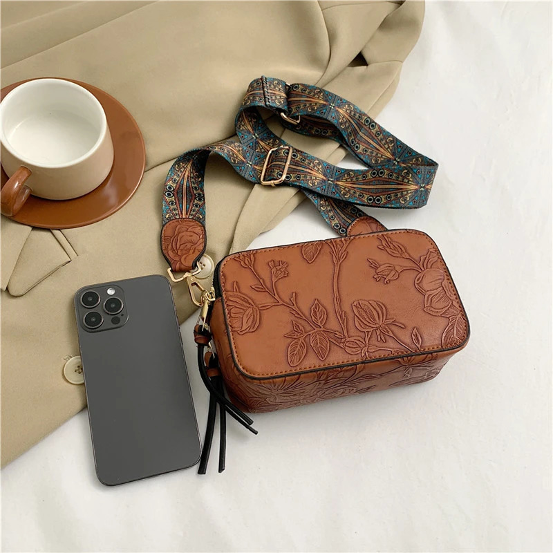 Retro Embossed Craft Camera Bag Womens Wide Shoulder Strap Oblique Shoulder Bag 250417