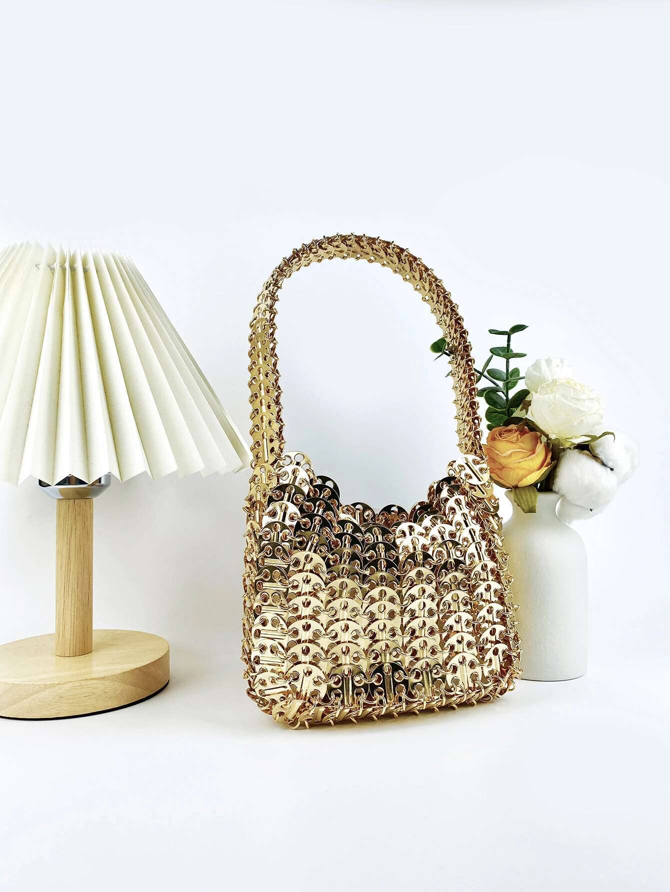 Hot selg fashion Korean version gold aluminum sheet, niche, high-quality, temperament, versatile woven handbag