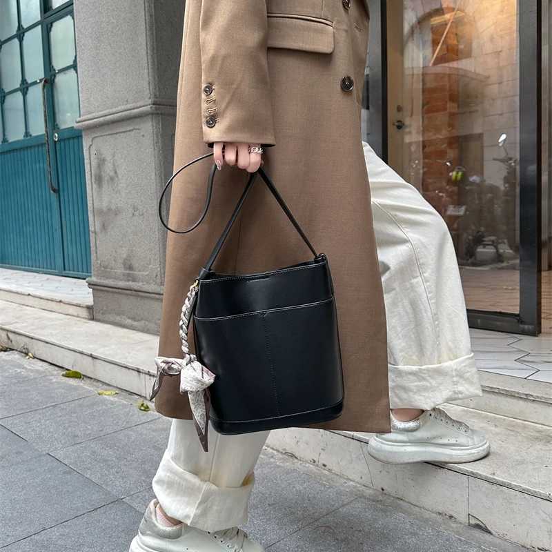 Womens Large Capacity Shoulder Bag armpit bag Ladies Genuine Leather Commuter Shopper Bags bucket bag luxury Handbag Big toteW251118