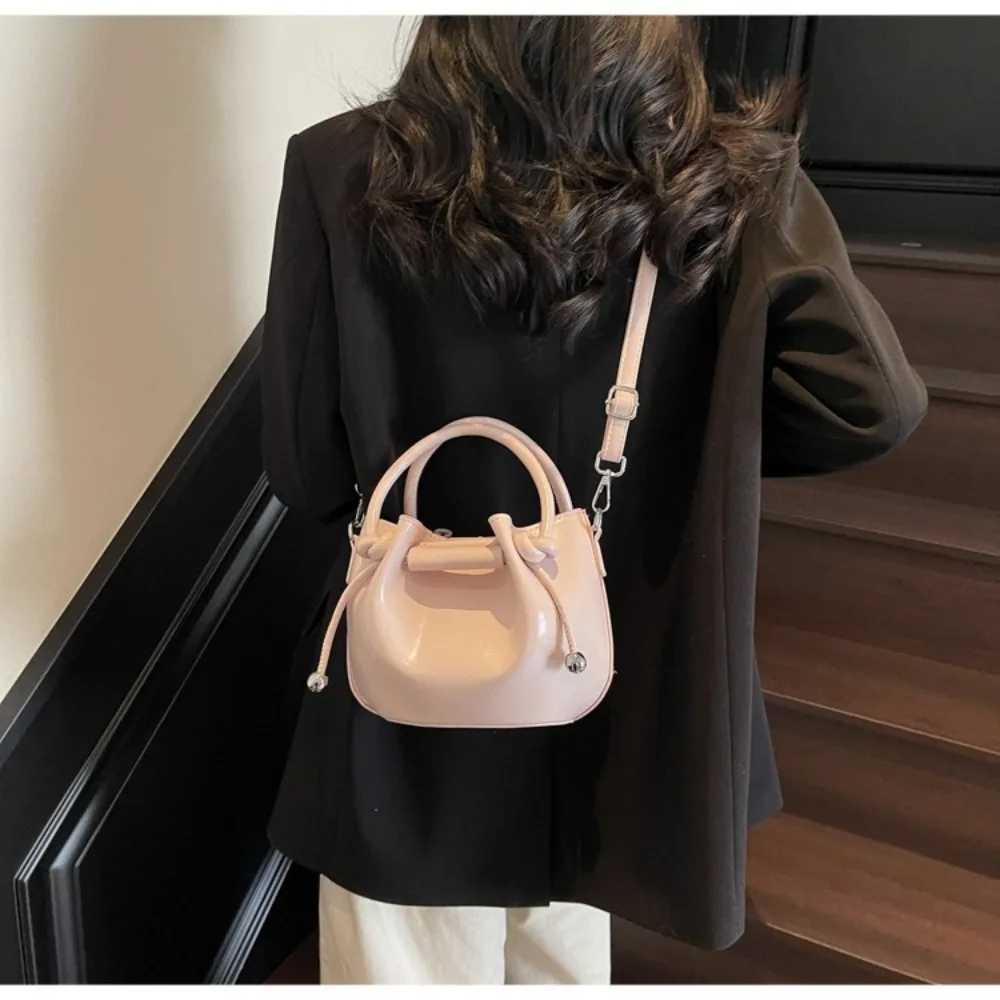 Luxury Fold Drawstring Bucket Bag Korean Style PU Leather Messenger Bag Simple Design with Inner Bag Ruched Shoulder BagW251118