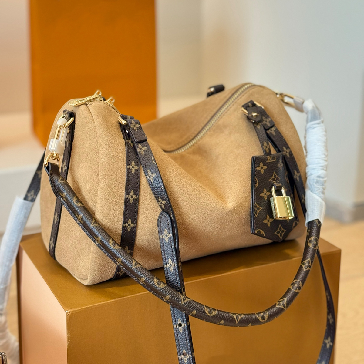 L0uis vu1tt0nbags Designer Bag Suede Shoulder Bag Express Luxury Bag High Quality Women's handbag Purse Cowhide Suede Boston Crossbody bag Fashion Underarm Bag 10A