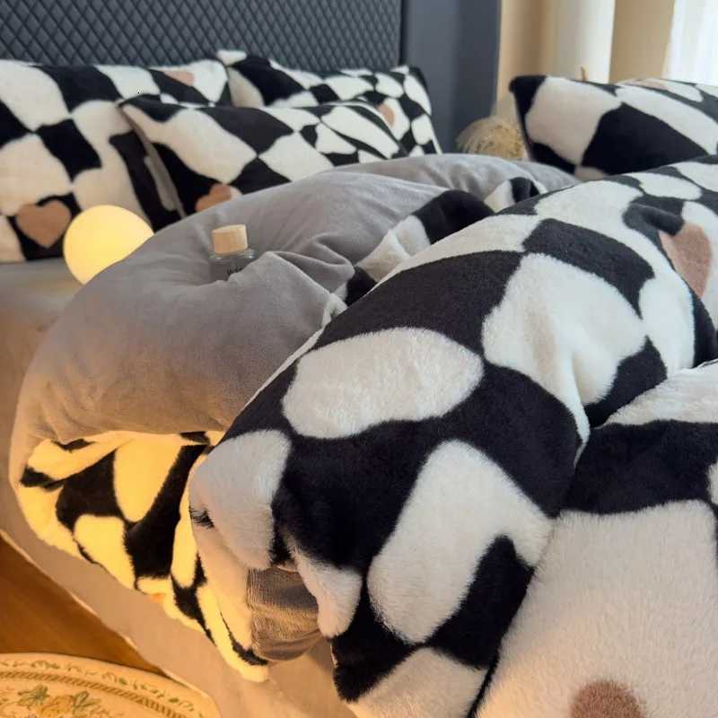 2025 new simple and cute polka dot milk fleece bed four-piece set autumn and winter thickened warm bedding four-piece setM251118