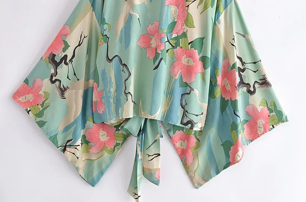 Bohemian Queen Retro Crane Printed Belt Short Kimono Womens Beach Fashion Vneck Batwing Sleeve Bikini Top 250415Z