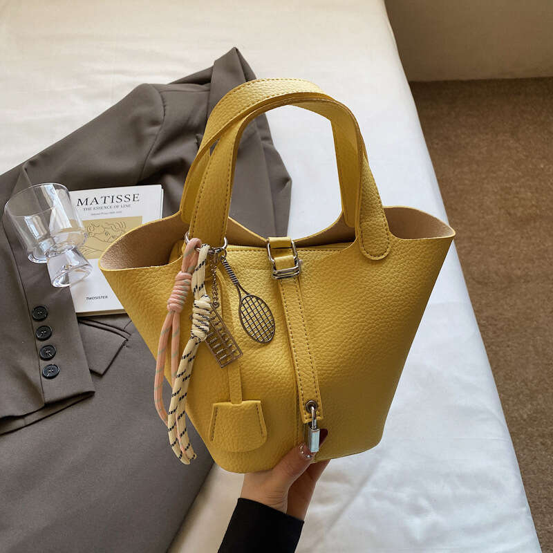 Chick Yellow Bucket Bag 2025 Spring New Single Shoulder Bag, niche and high-end, hand-held vegetable basket bucket bag, internet celebrity
