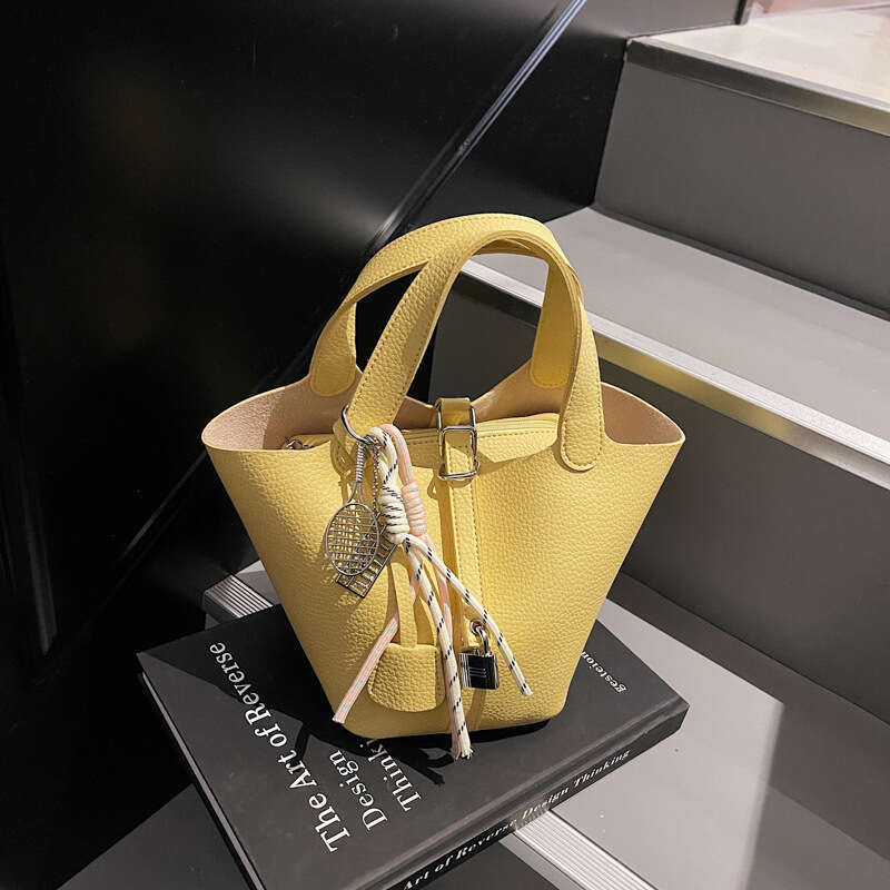 Chick Yellow Bucket Bag 2025 Spring New Single Shoulder Bag, niche and high-end, hand-held vegetable basket bucket bag, internet celebrity