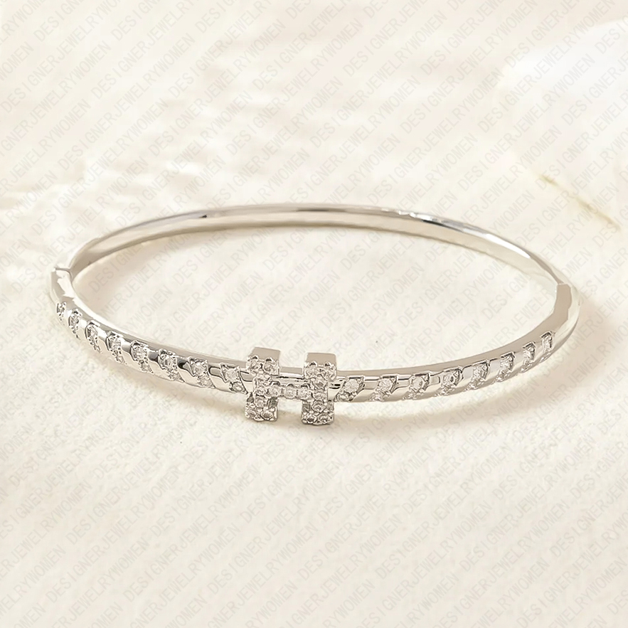 Designer Bracelet Bracelet for Women Diamond Bangle Letter Bangles Personalized Initial Bangles Luxury Jewlery Designer for Women Elegant Timeless Gif