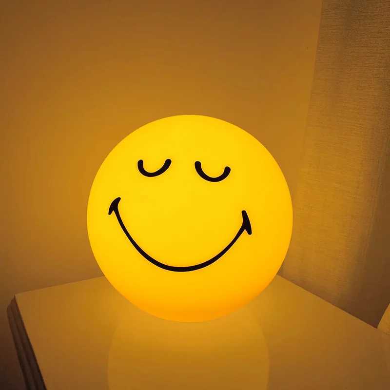 Squint/Wink Sphere Lamp AtmosphereLight Dimmable USB Rechargeable or USB Plug-in Smiling Night Light for Home Decoration M251118