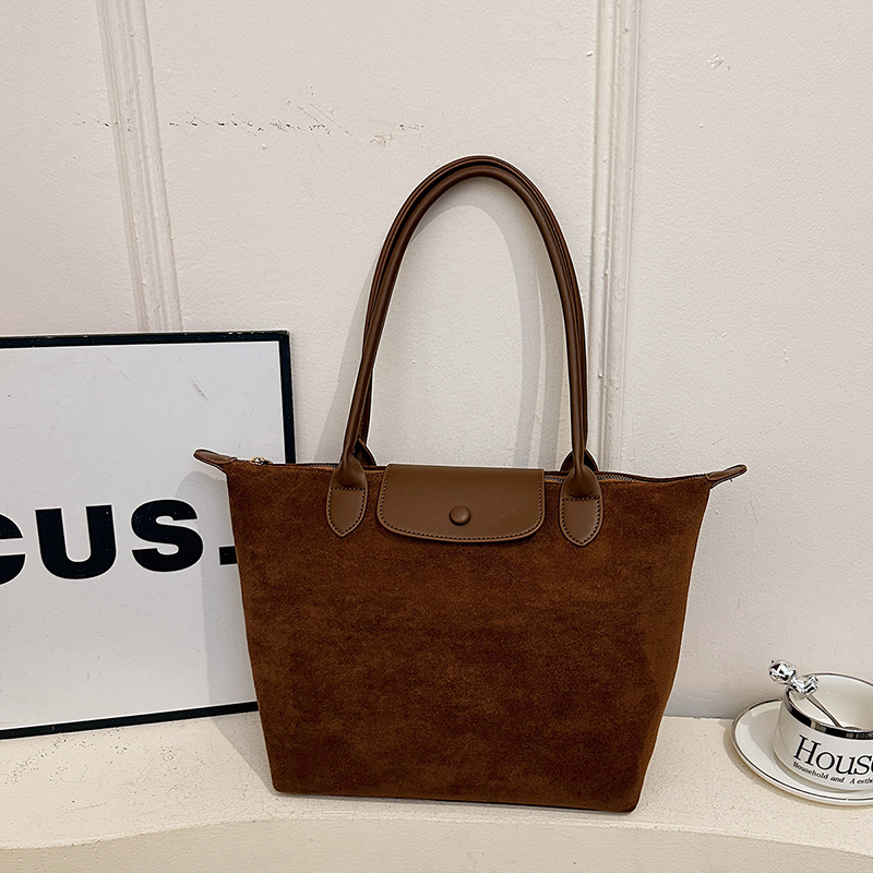 2025 Spring New Women's Fashion Versatile Large Capacity Leisure Simple Commuter Shoulder Bag for College Students Simple High end Classic Luxury