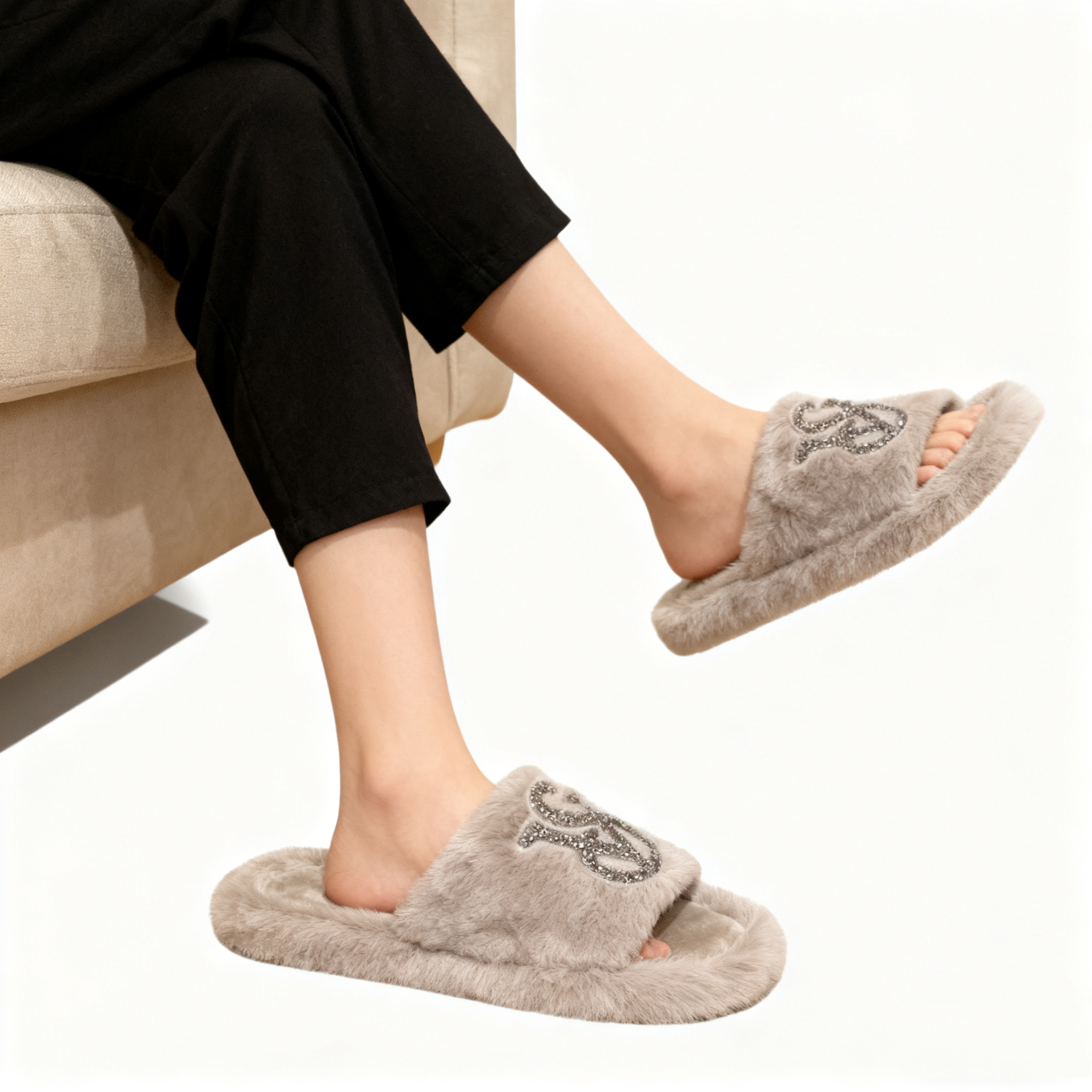 Women's Faux Fur Slides Slippers Winter Warm Rhinestone Decor Open-Toe House Shoes Fluffy Indoor Outdoor Non-Slip Footwear