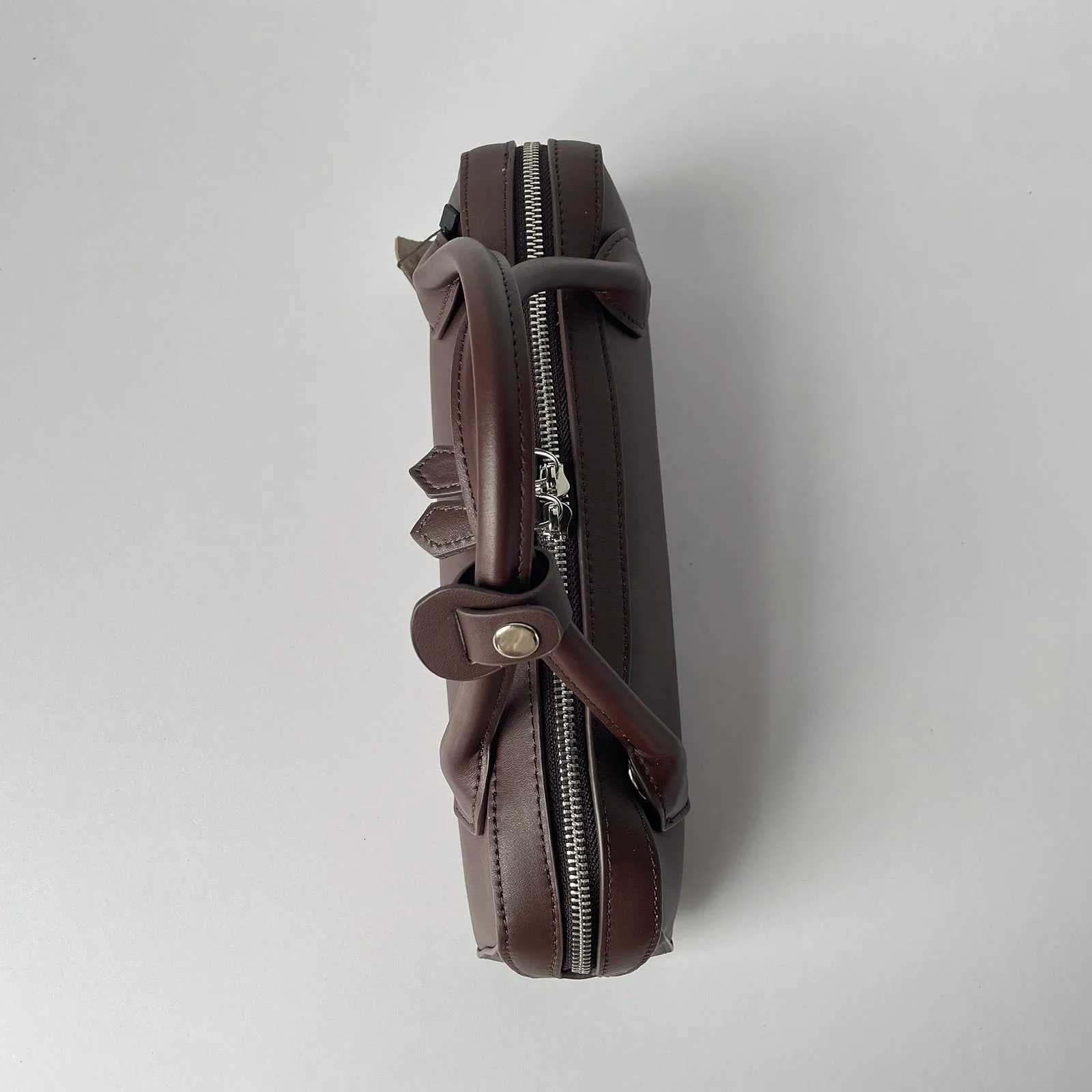 Genuine leather vintage sausage bag 2025 new niche design ins fashion Y2K high-quality cowhide womens simple long handbagW251118