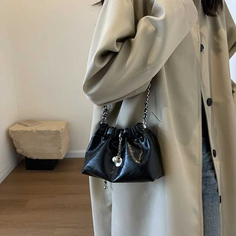 Summer High-End Sense Niche And Versatile Diagonal Chain Bag WomenS 2025 New Silver Drawstring Bucket Bag Cloud Bag GiftW251118
