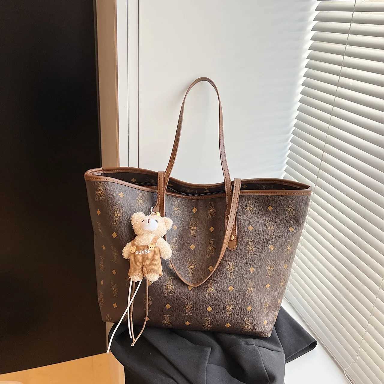 Trendy Commuter Crossbody Bag Women Minimalist Vintage Leather Tote Designer Purse Luxury Solid Color Large Capacity StylishW251118