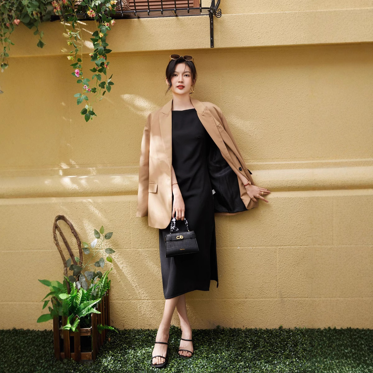 D8165 High quality suspender dress 2023 summer new elegant mature style slit suspender dress slim fit