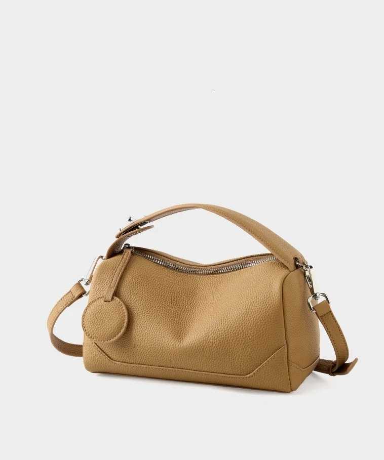 2025 New Head layer Leather Womens Bag Fashion Genuine Leather Boston Bag Versatile Trendy Handheld Crossbody BagW251118