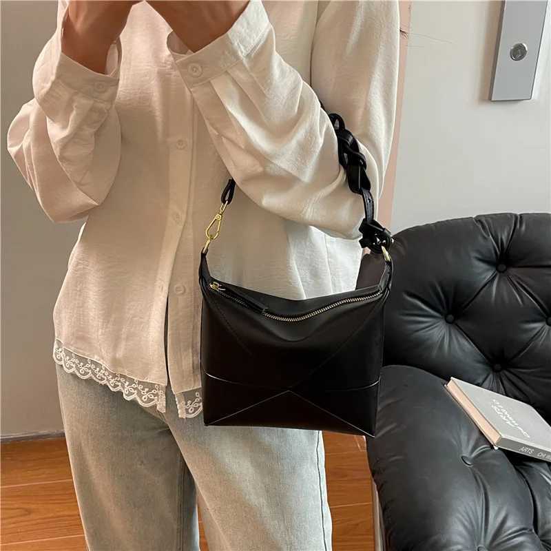 Super Popular Design Fashion Art Sense New 2025 Armpit Bag - Color-Match Commuting Lunch ToteW251118